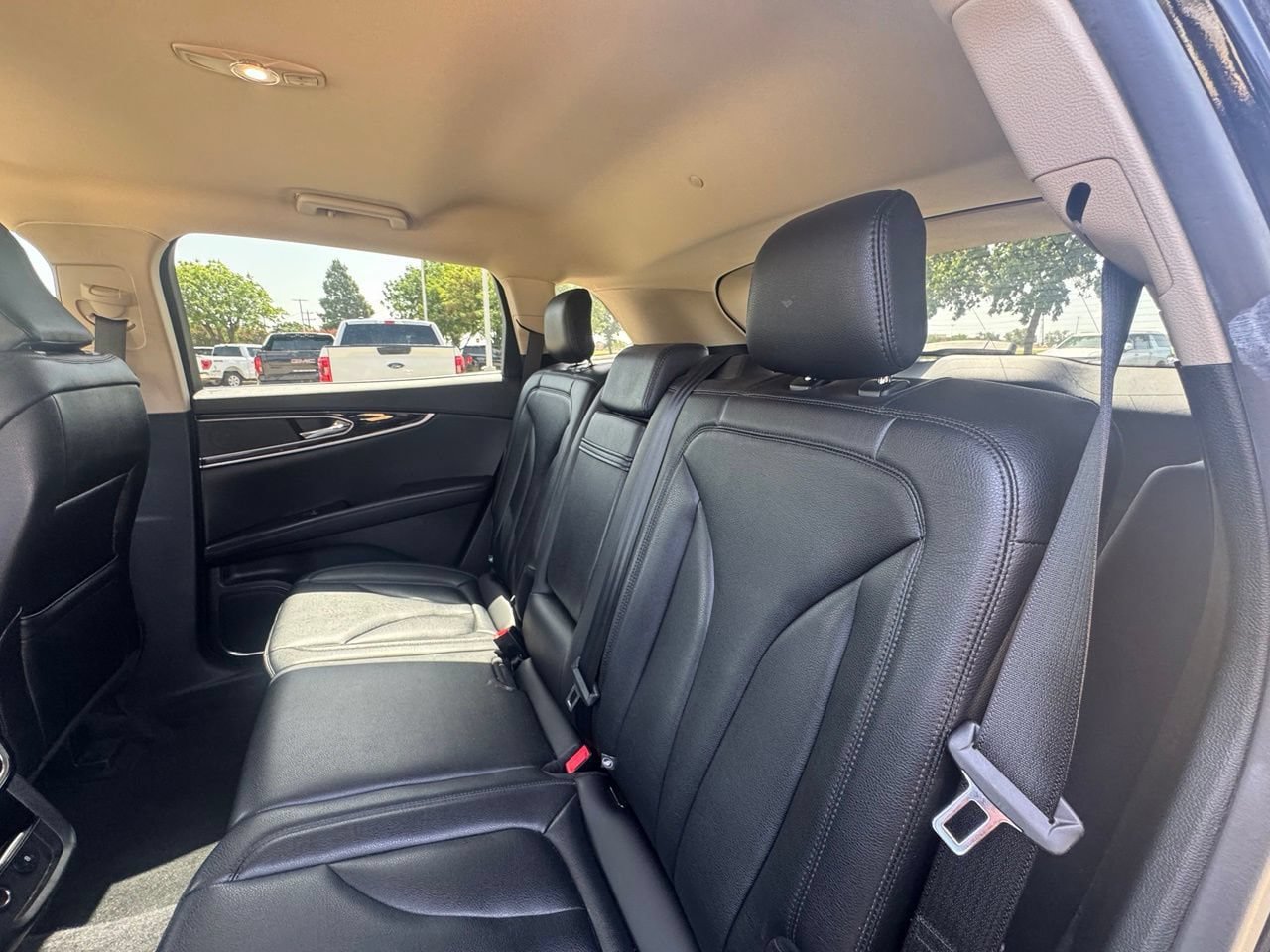 Used 2022 Lincoln Nautilus FWD w/ Premium Package image 7