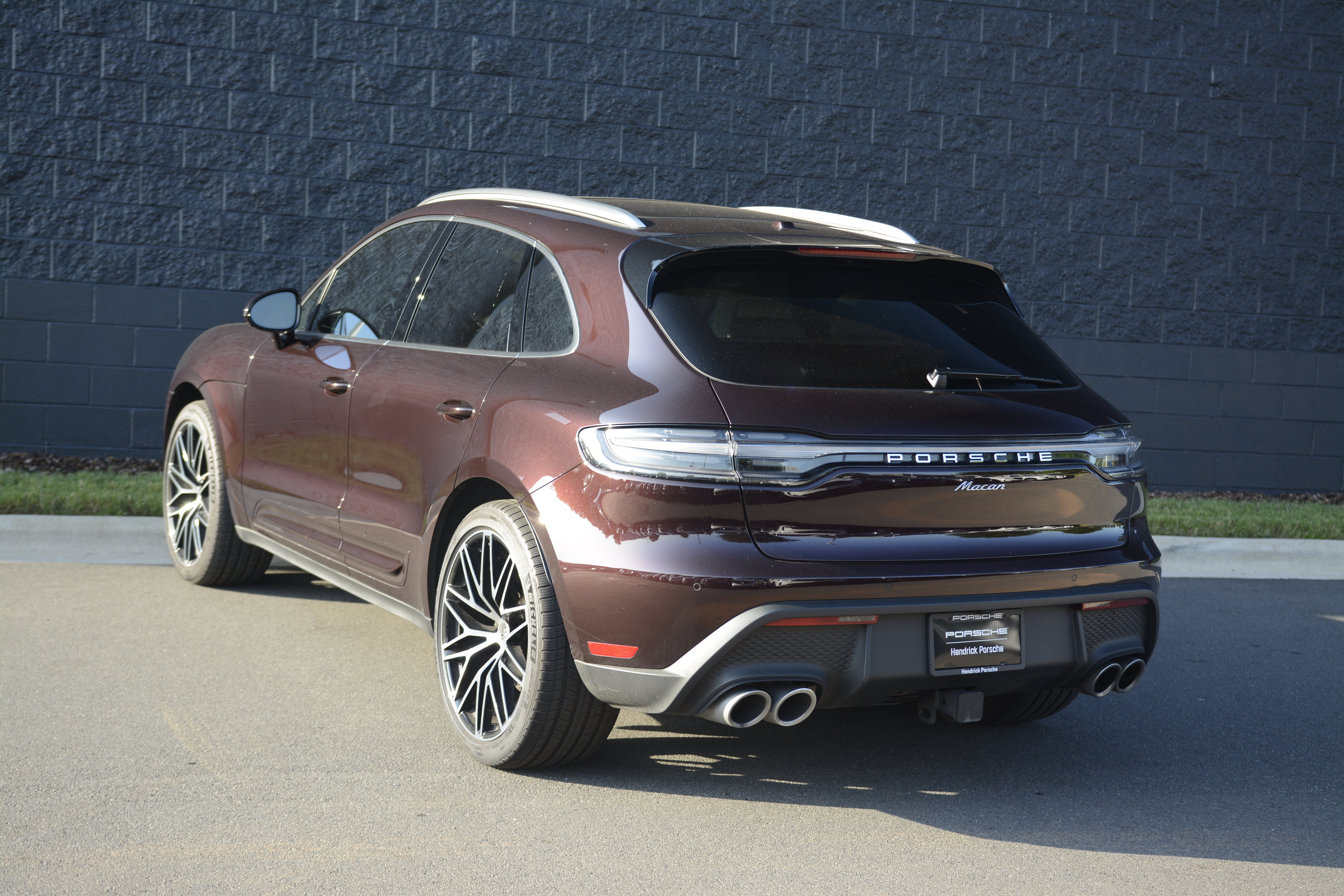 Certified 2026 Porsche Macan AWD/4WD image 3