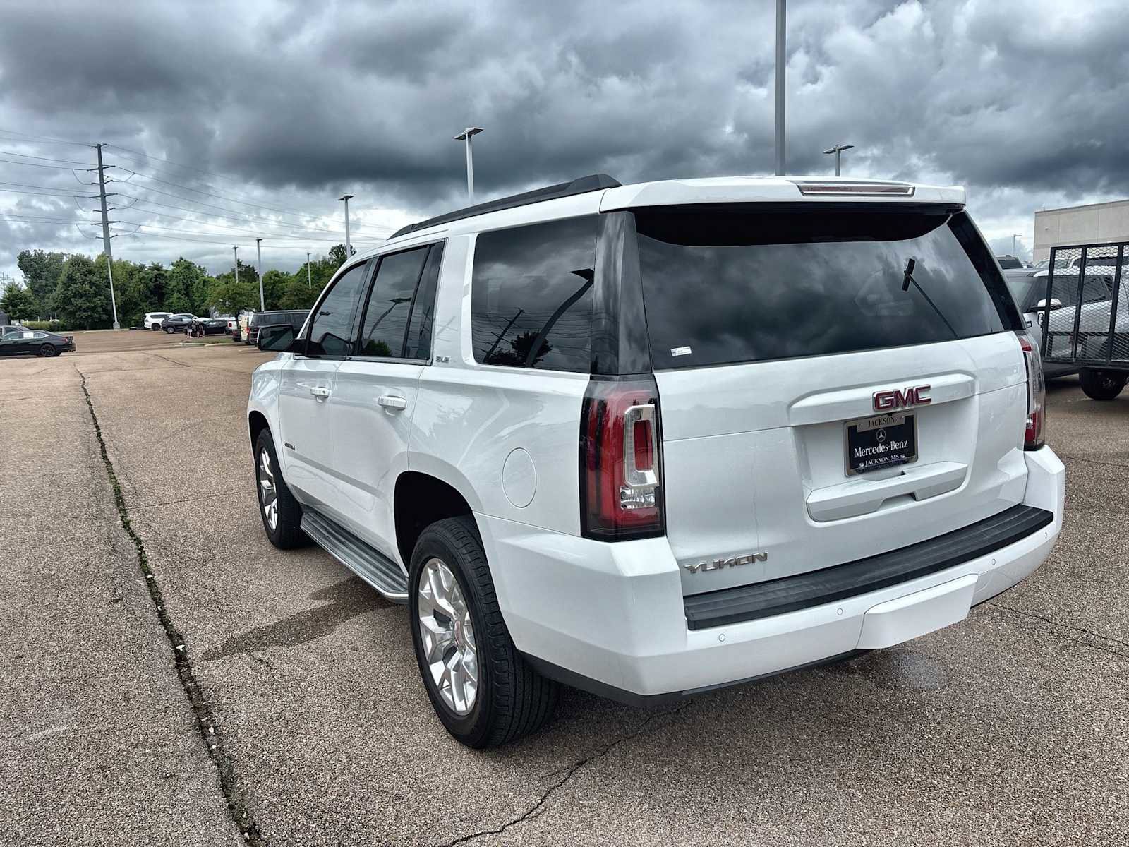 Used 2017 GMC Yukon SLE w/ SLE Value Package RWD image 6