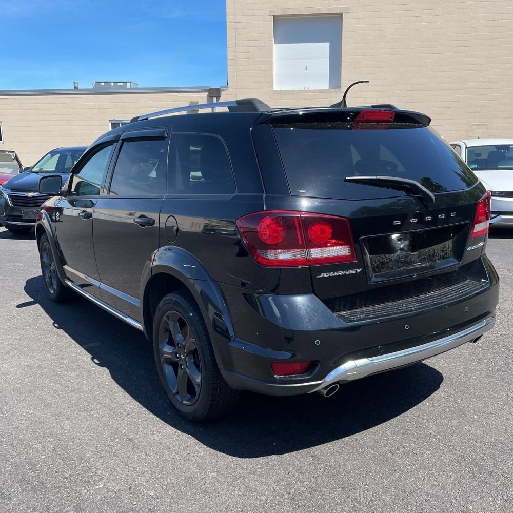 Used 2018 Dodge Journey Crossroad w/ Nav & Sun Group FWD image 4