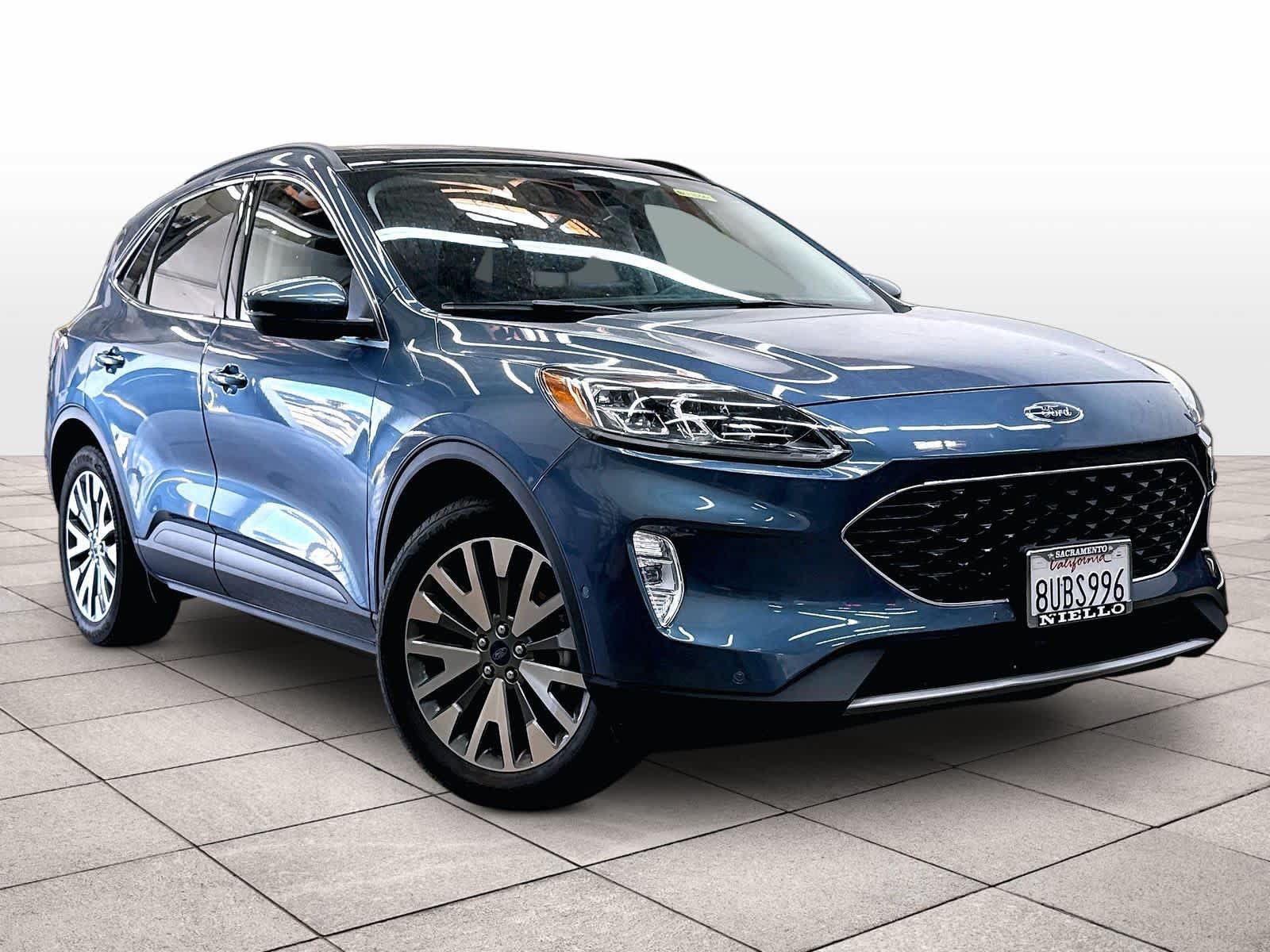 Used 2020 Ford Escape Titanium w/ Titanium Premium Package 2.0 AWD/4WD image 2