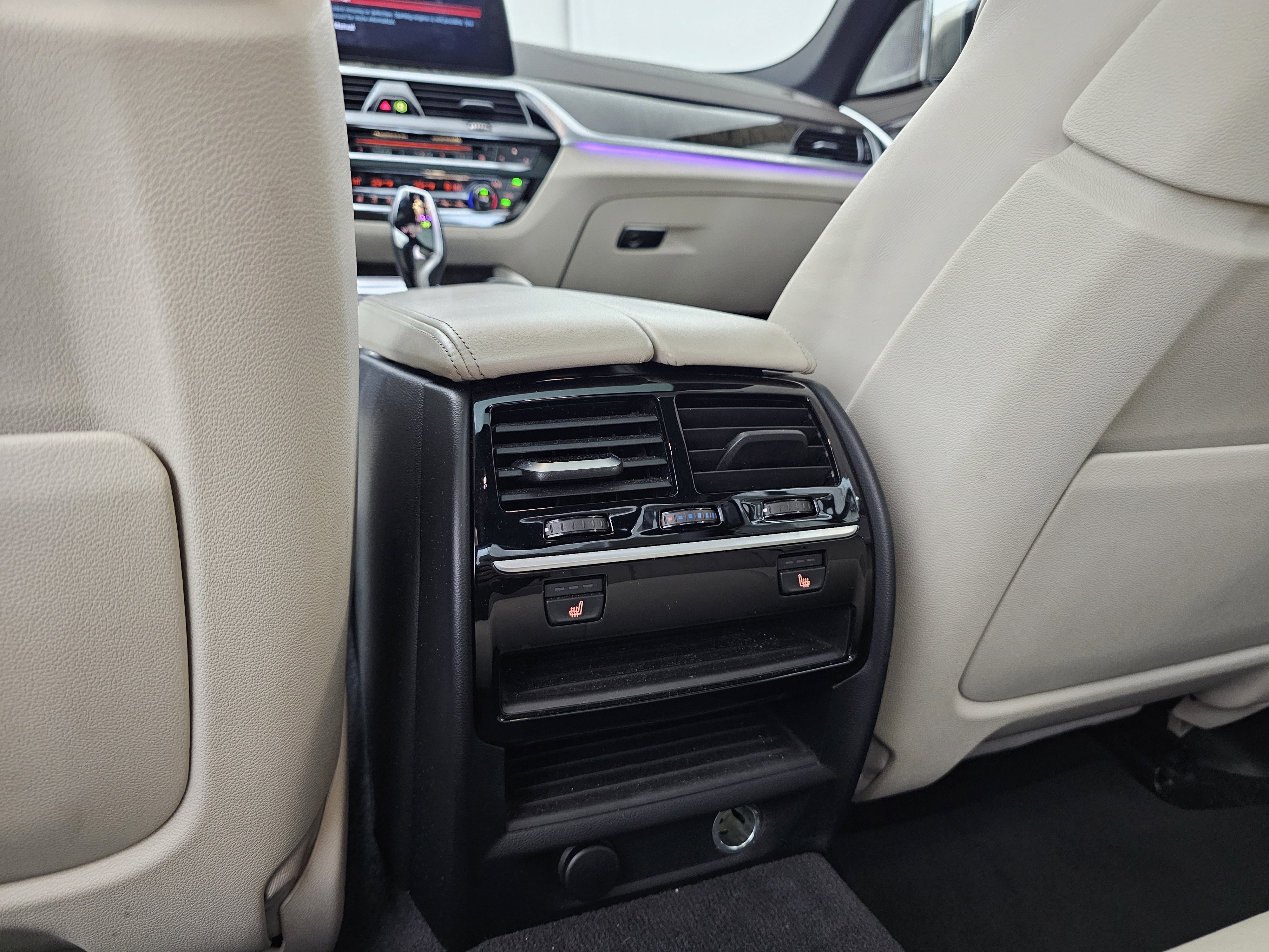 Used 2018 BMW M550i xDrive image 21