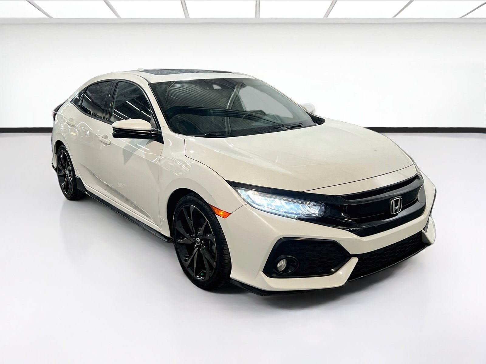 Used 2018 Honda Civic Sport Touring image 3