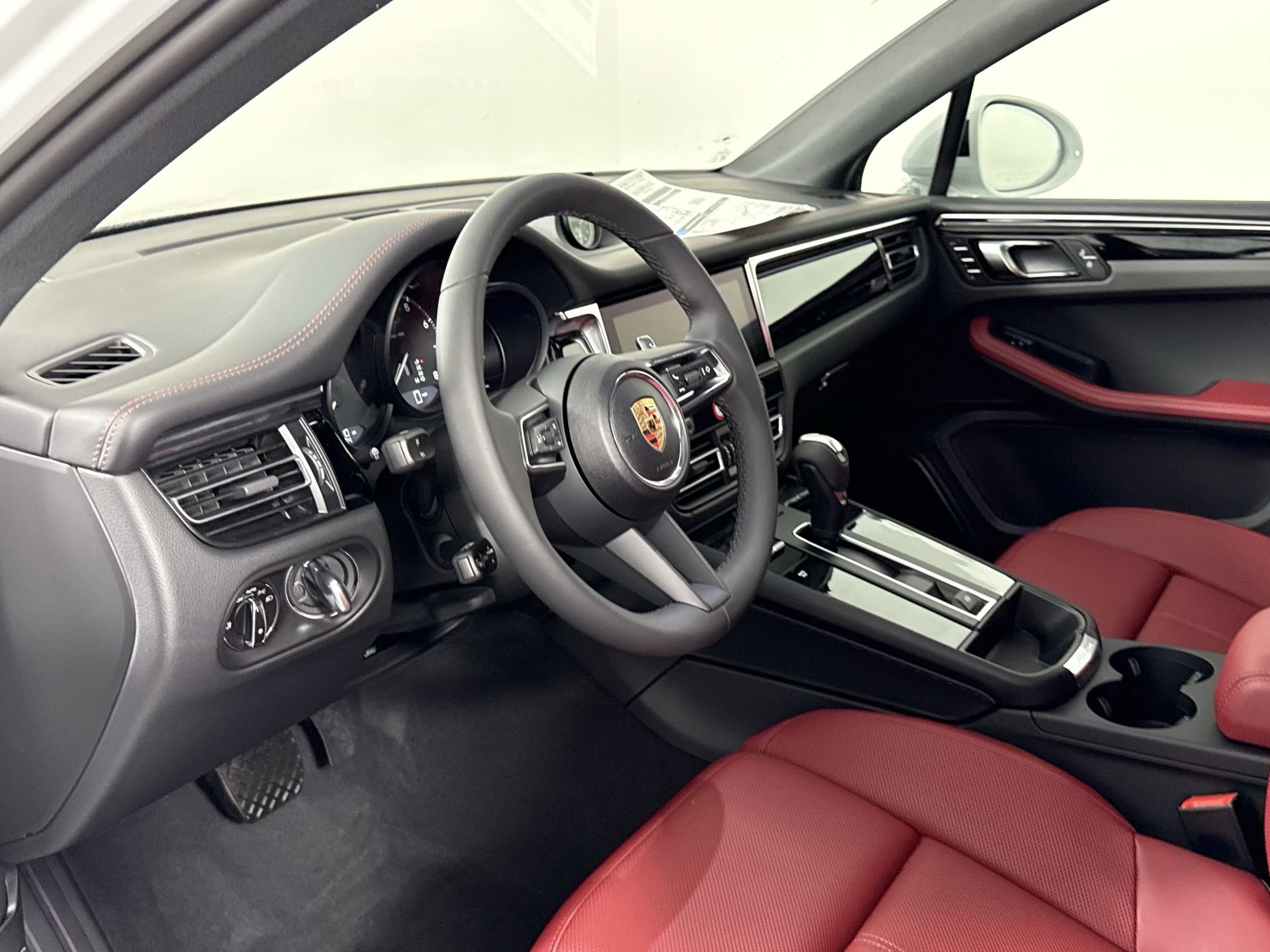New 2025 Porsche Macan image 4