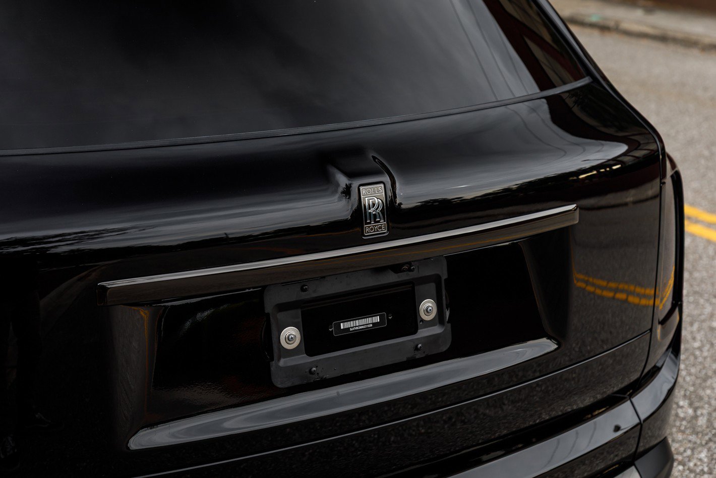 Used 2022 Rolls-Royce Cullinan Black Badge w/ Dark Exterior Package image 9