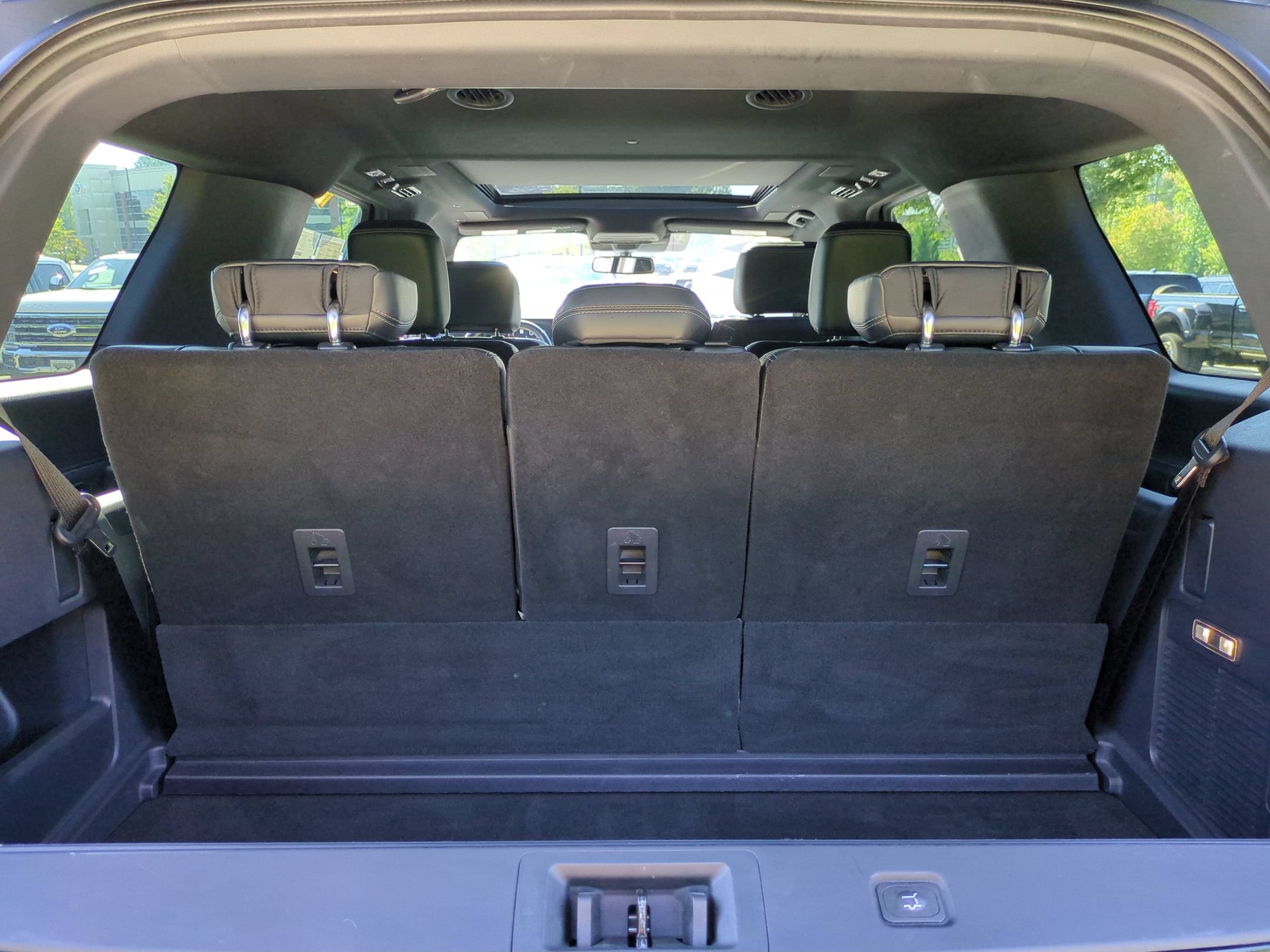 Certified 2025 Ford Expedition Platinum w/ Stealth Performance Package AWD/4WD image 35
