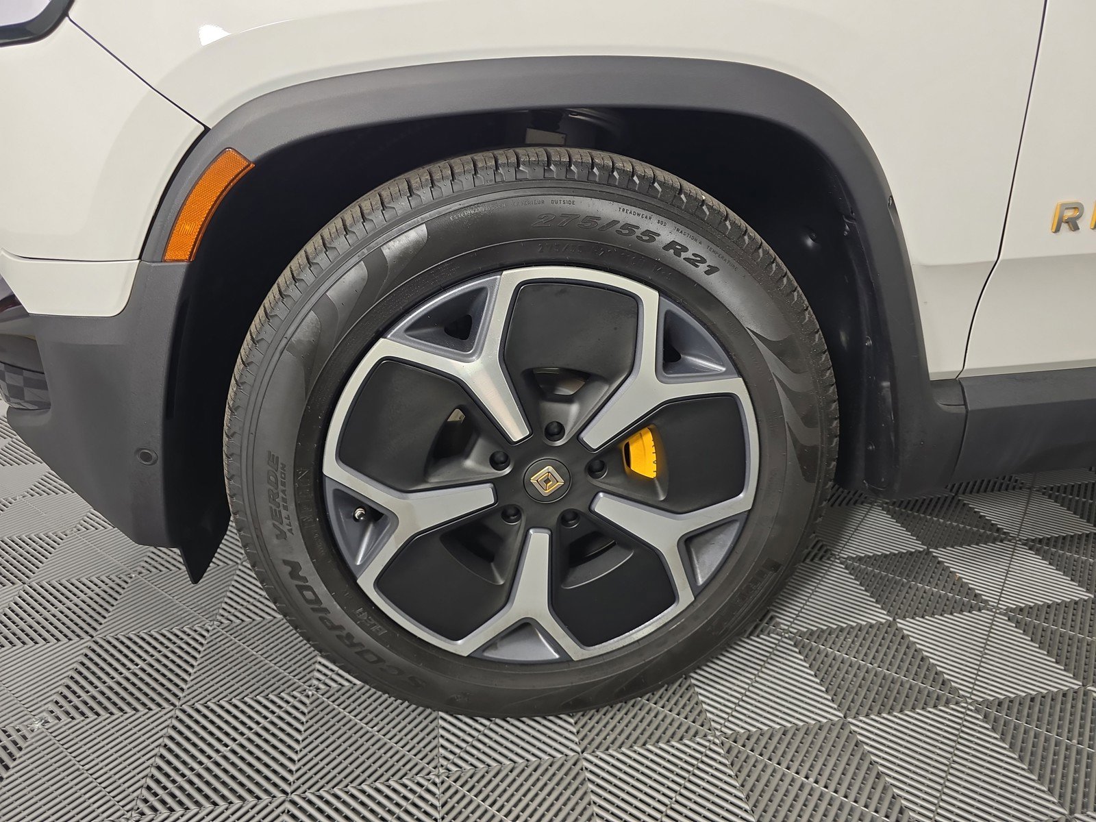 Used 2022 Rivian R1T Adventure image 9