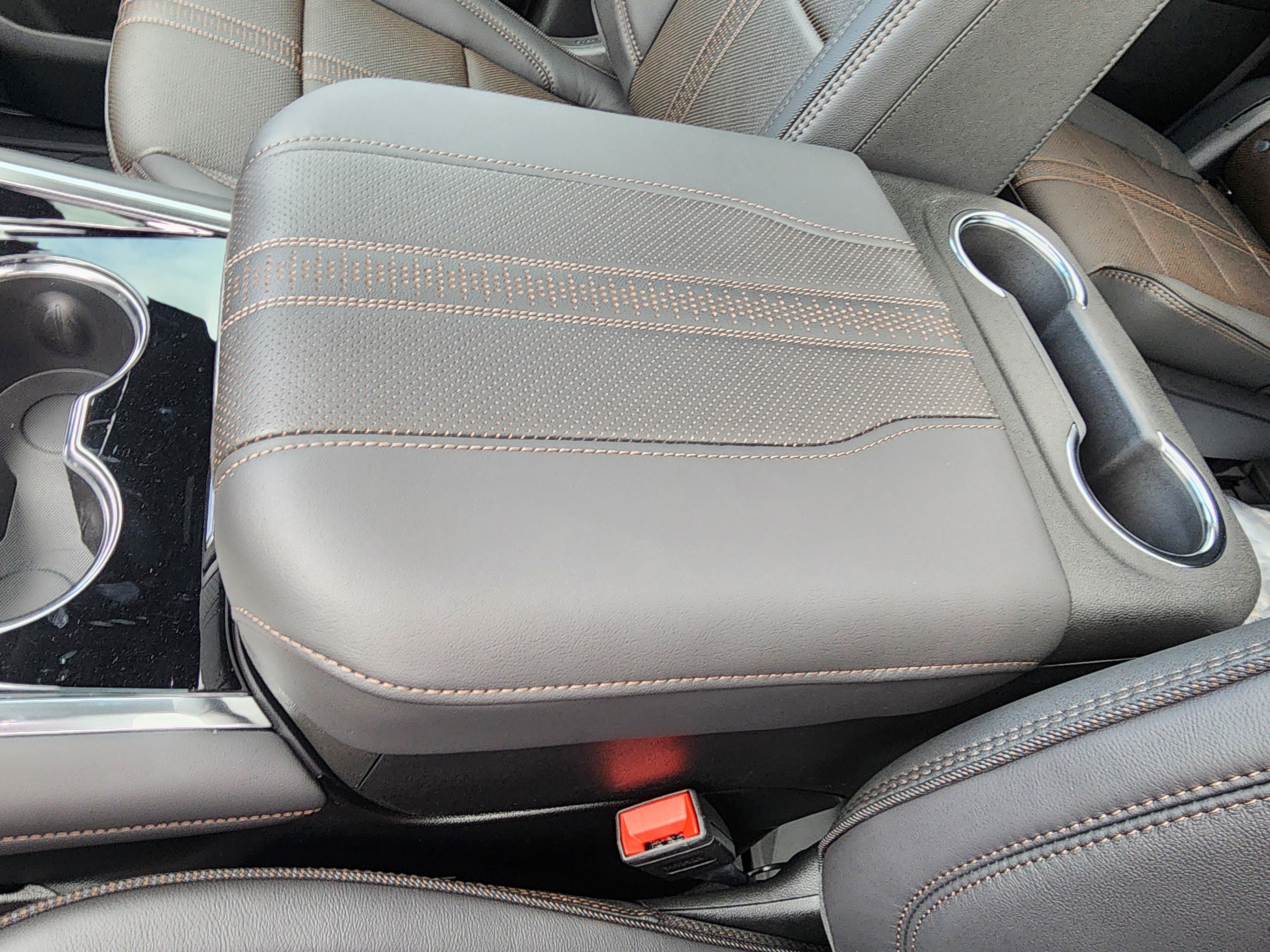 Used 2026 Chevrolet Suburban High Country image 37