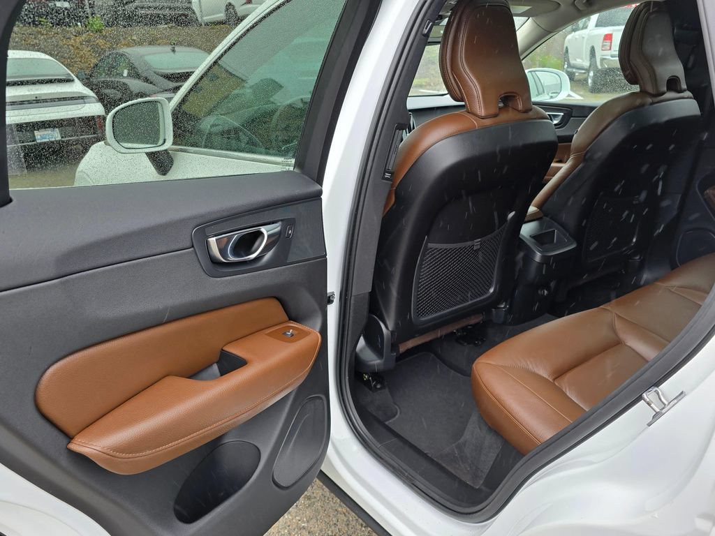 Used 2020 Volvo XC60 T5 Momentum AWD/4WD image 13