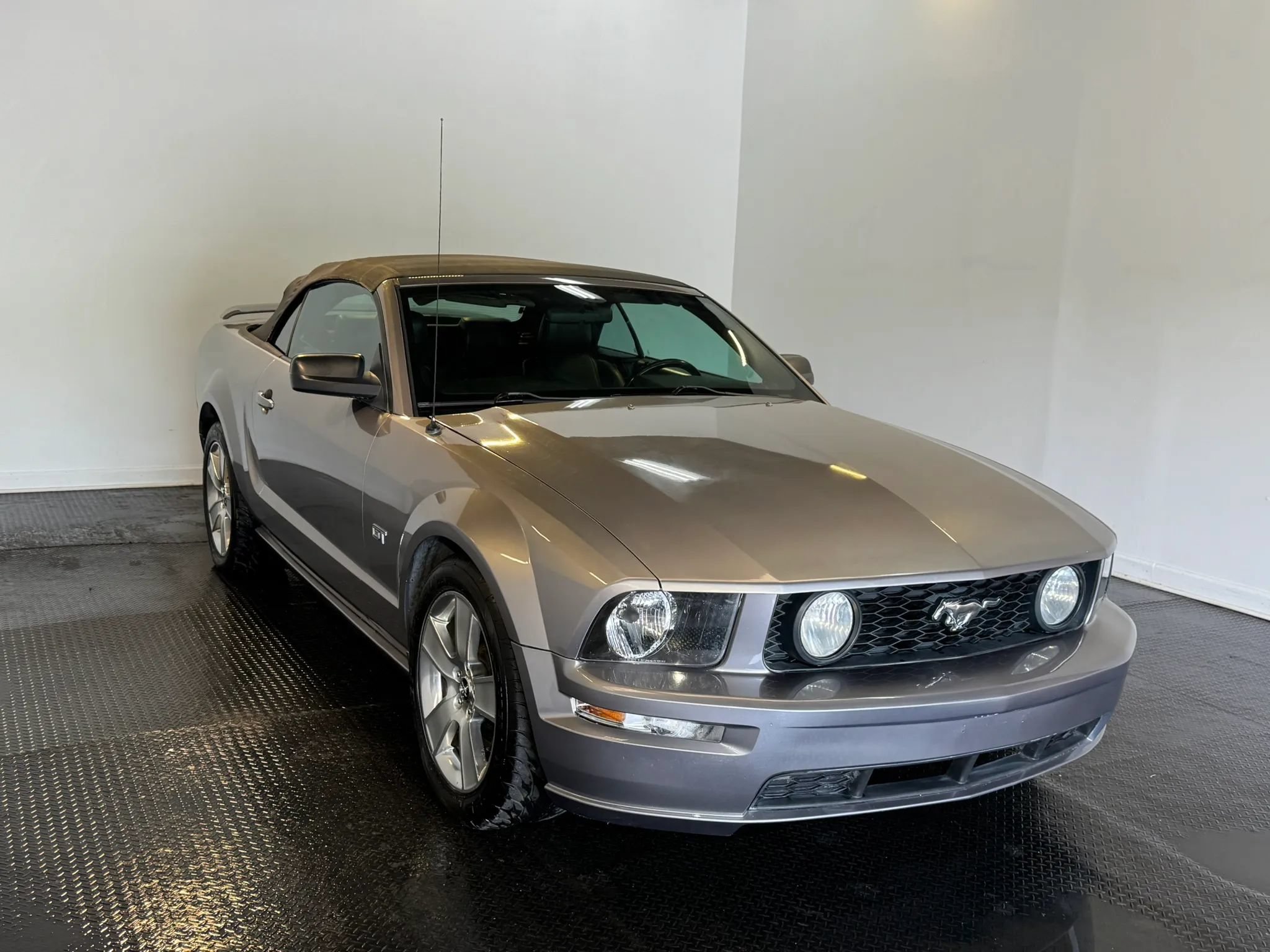 Used 2006 Ford Mustang GT Premium RWD image 9