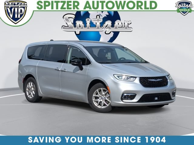 Used 2024 Chrysler Pacifica Touring-L FWD image 1