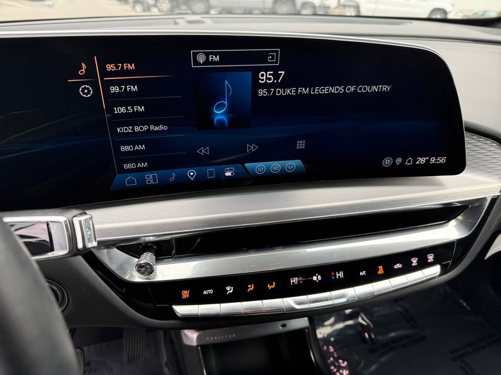 Used 2024 Cadillac Lyriq Luxury image 16