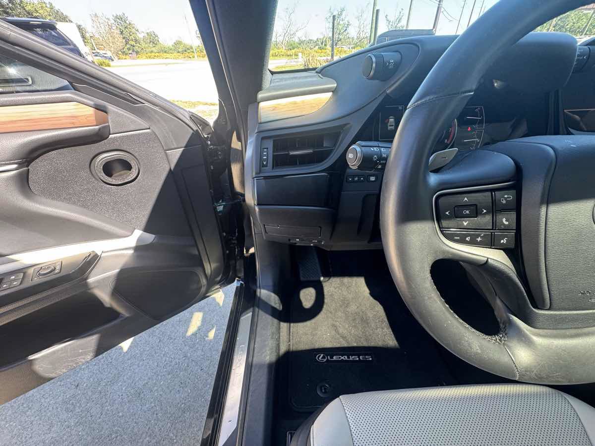 Used 2023 Lexus ES 350 w/ Premium Package FWD image 16