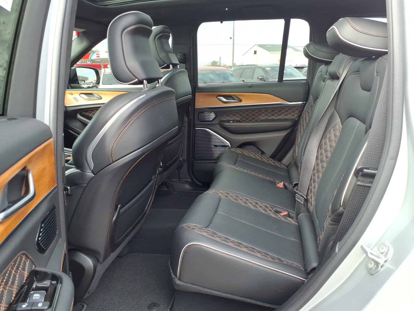 Used 2022 Jeep Grand Cherokee Summit image 11