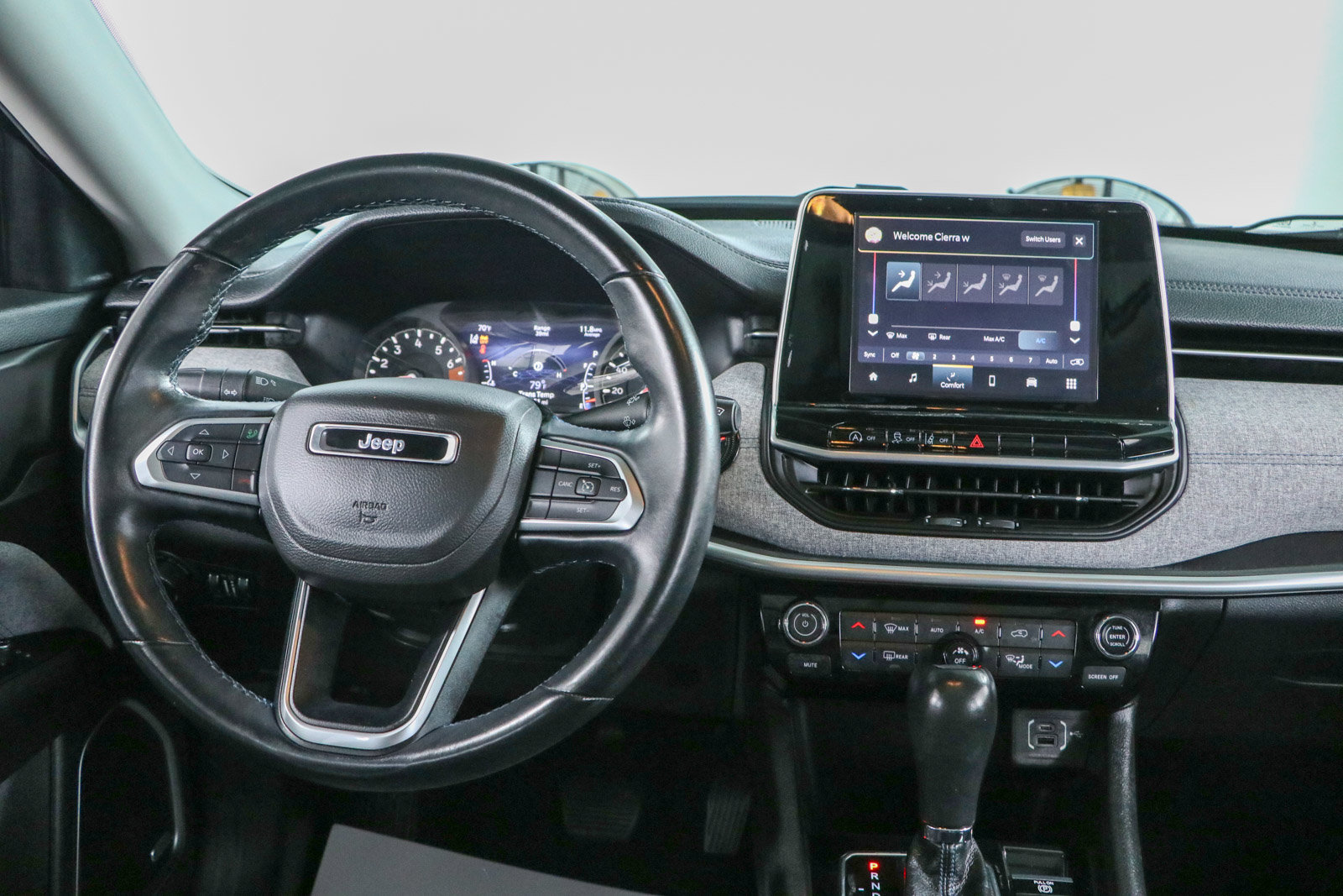 Used 2022 Jeep Compass Latitude w/ Sun and Sound Group AWD/4WD image 17