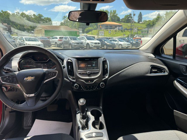 Used 2018 Chevrolet Cruze LT w/ Convenience Package FWD image 12