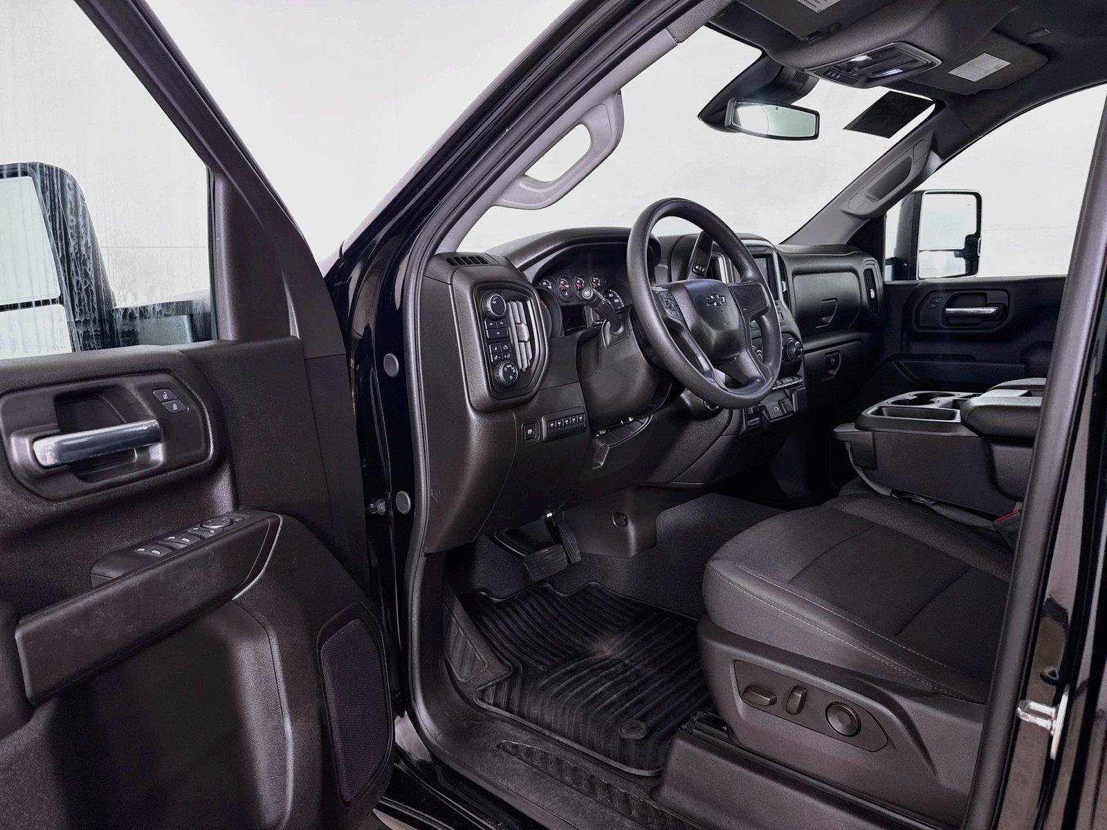 Used 2025 Chevrolet Silverado 2500 Custom w/ Custom Value Package AWD/4WD image 3