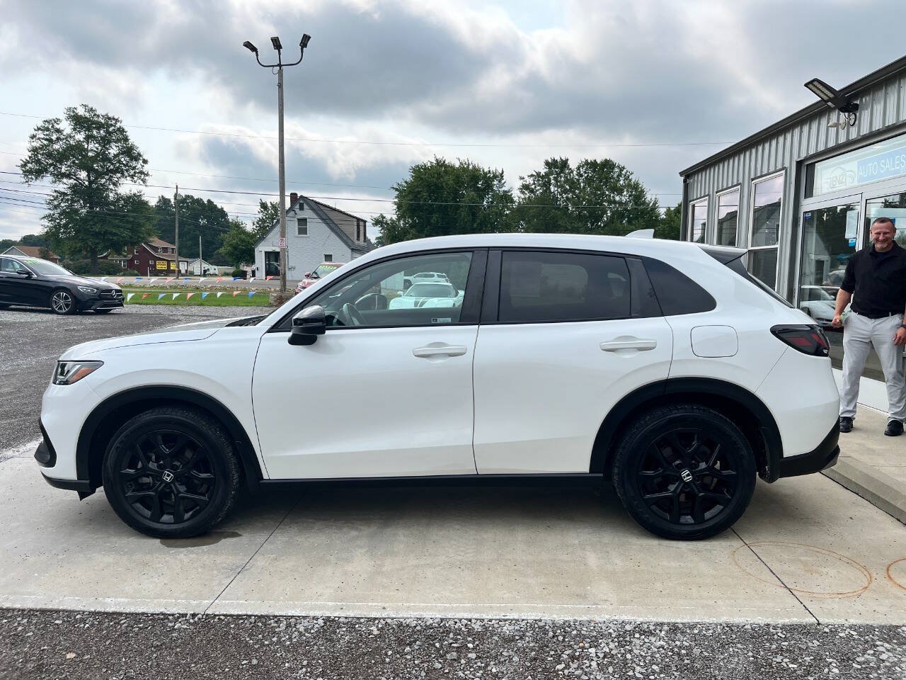 Used 2023 Honda HR-V Sport image 4