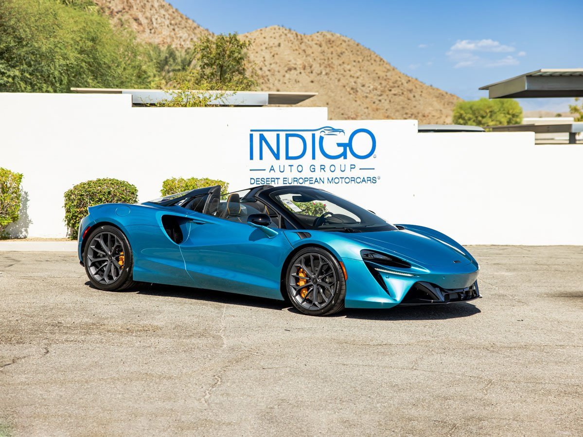 Used 2025 McLaren Artura Spider image 5