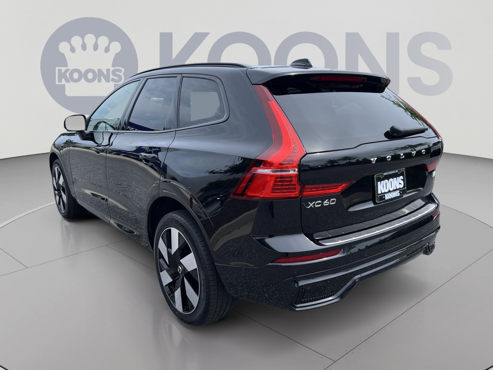 Used 2024 Volvo XC60 T8 Plus w/ Protection Package Premier AWD/4WD image 4