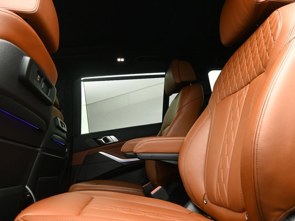 Used 2021 BMW X7 M50i w/ Executive Package image 13