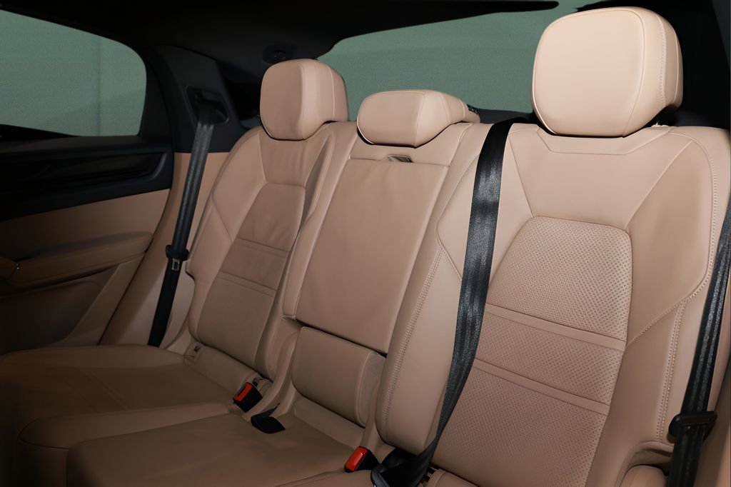 Used 2021 Porsche Cayenne S w/ Premium Package Plus image 13