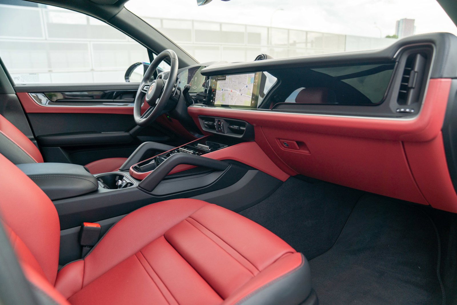 Certified 2025 Porsche Cayenne E-Hybrid AWD/4WD image 26