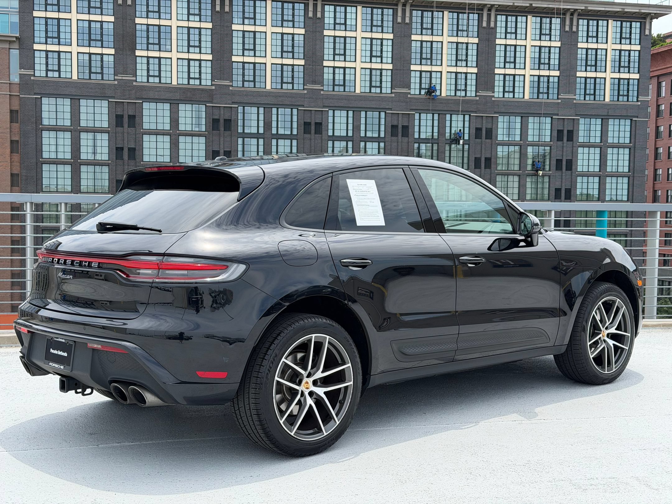 Certified 2023 Porsche Macan AWD/4WD image 7