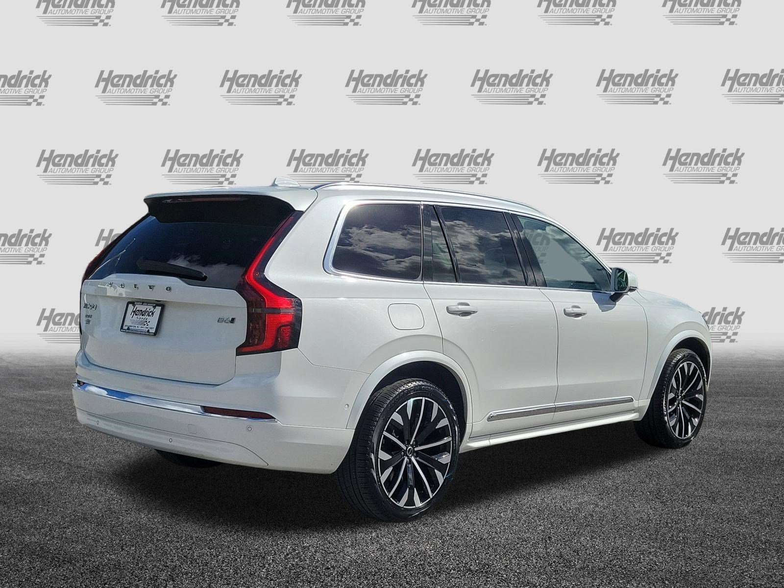 Used 2025 Volvo XC90 B6 Plus image 10