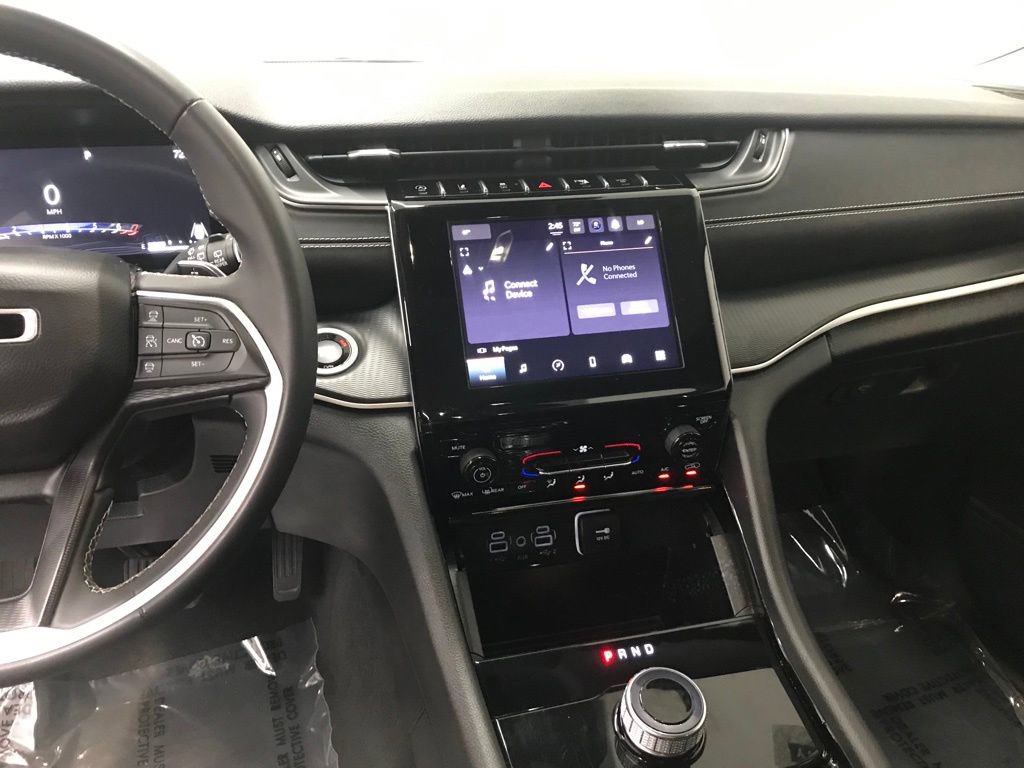 Used 2023 Jeep Grand Cherokee L Laredo image 16