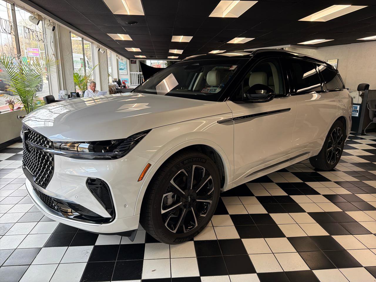 Used 2024 Lincoln Nautilus Reserve w/ Equipment Group 202A image 1