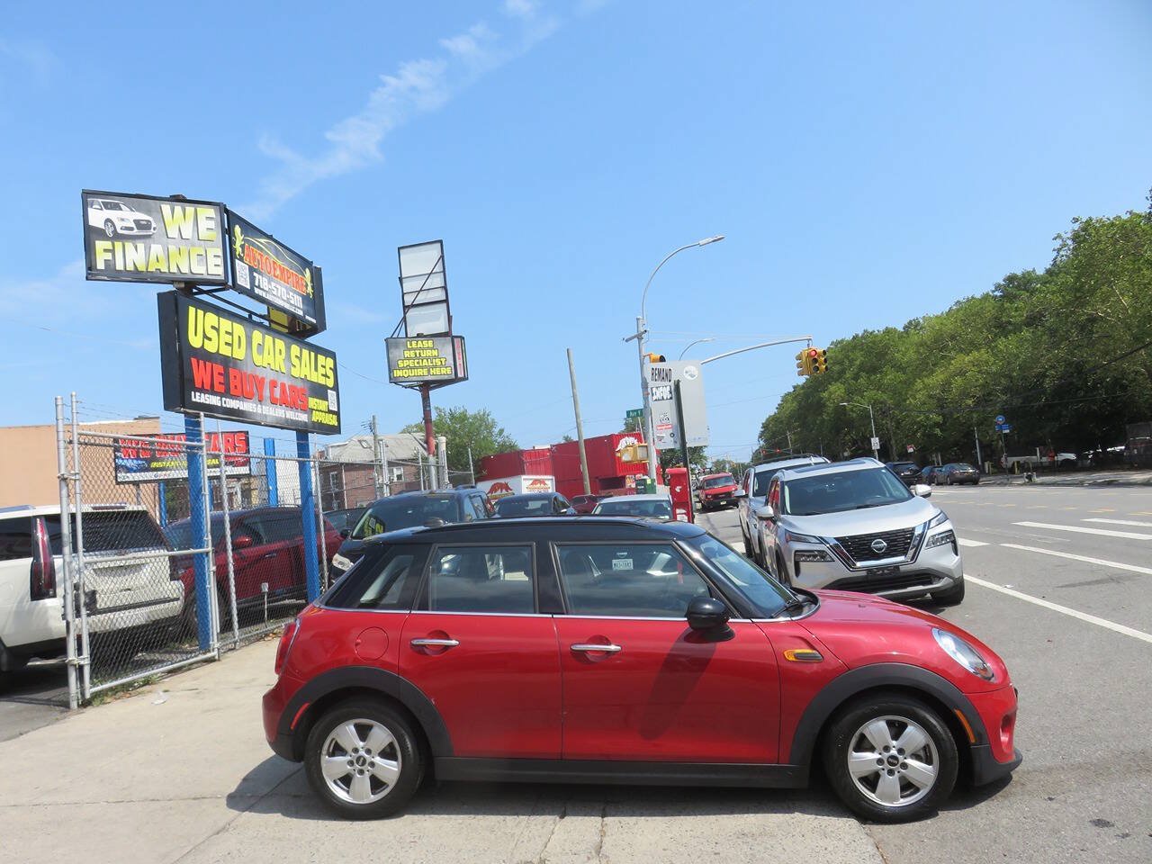 Used 2015 MINI Cooper 4-Door Hardtop FWD image 9