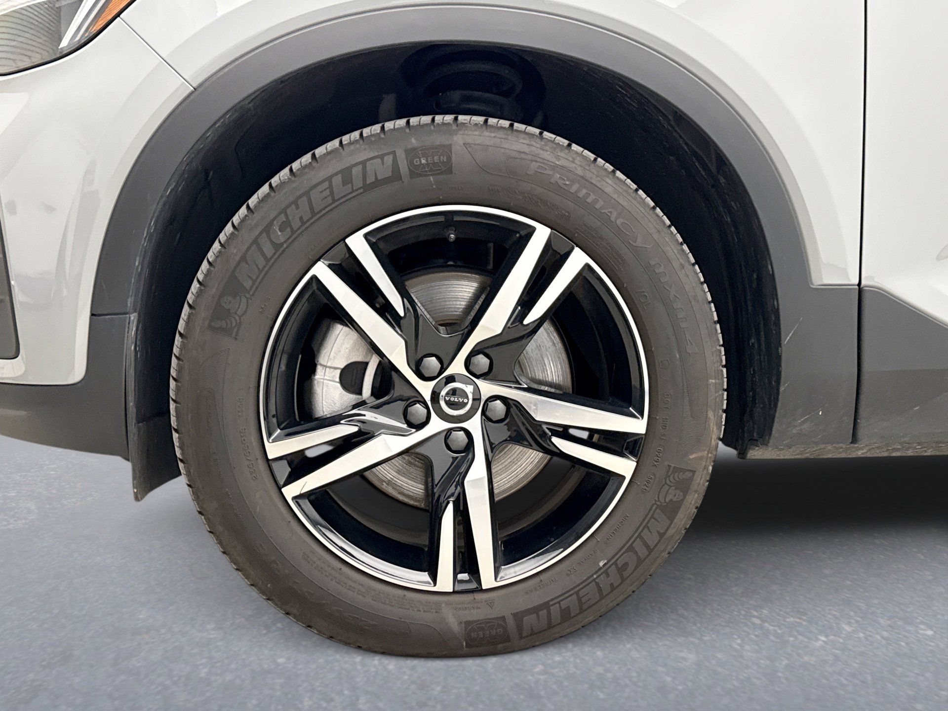 Used 2025 Volvo XC40 B5 Core image 26