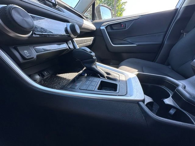 Used 2021 Toyota RAV4 LE w/ Carpet Mat Package (TMS) AWD/4WD image 15