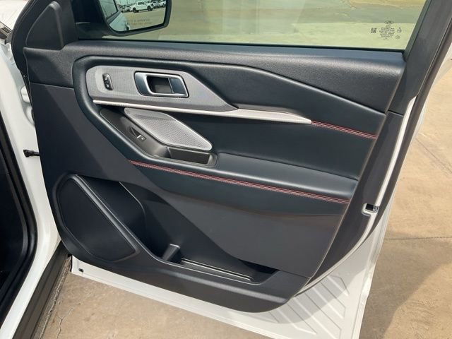 Used 2025 Ford Explorer ST image 34