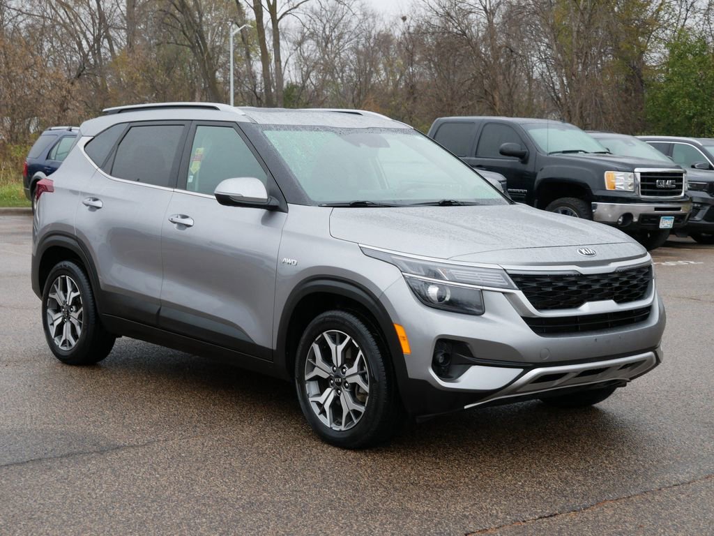 Used 2021 Kia Seltos EX image 2