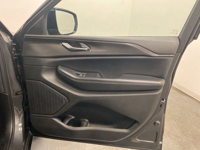 Used 2023 Jeep Grand Cherokee Altitude image 26