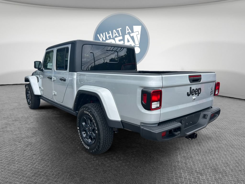 Certified 2023 Jeep Gladiator Sport AWD/4WD image 6