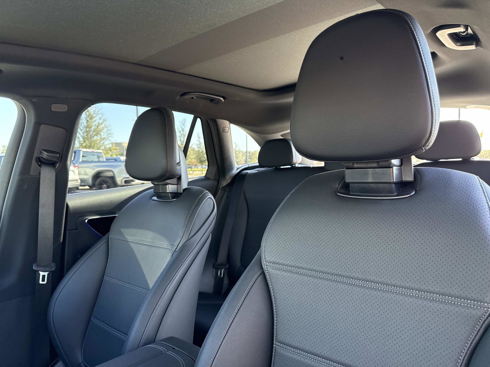 Used 2025 Mercedes-Benz GLC 300 image 23