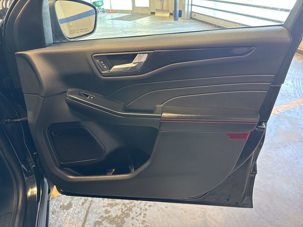 Used 2025 Ford Escape ST-Line image 32