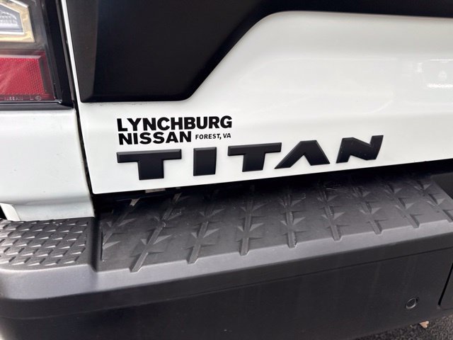 Used 2021 Nissan Titan PRO-4X w/ Pro-4x Convenience Package AWD/4WD image 12