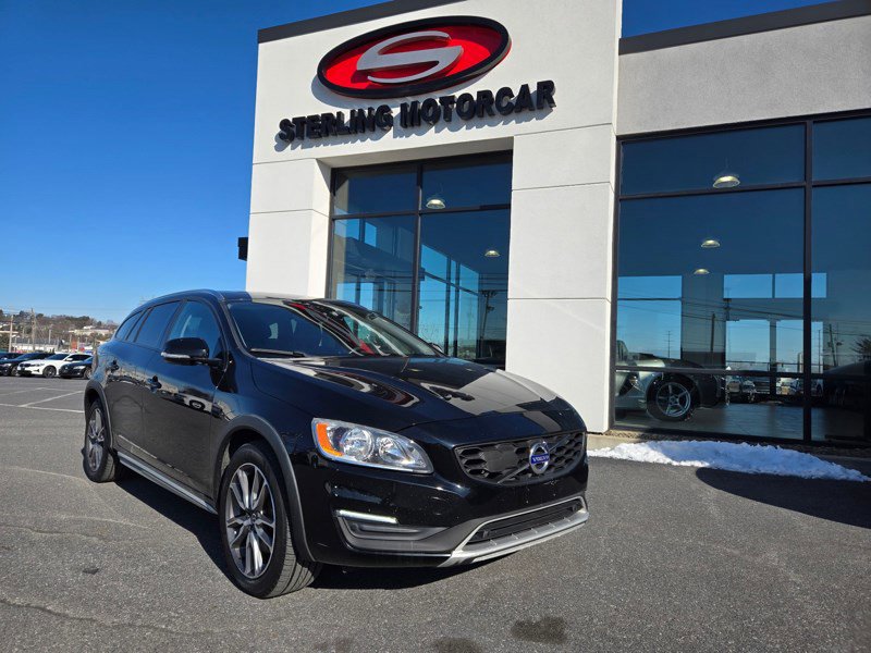 Used 2017 Volvo V60 T5 Cross Country w/ Convenience Package image 1