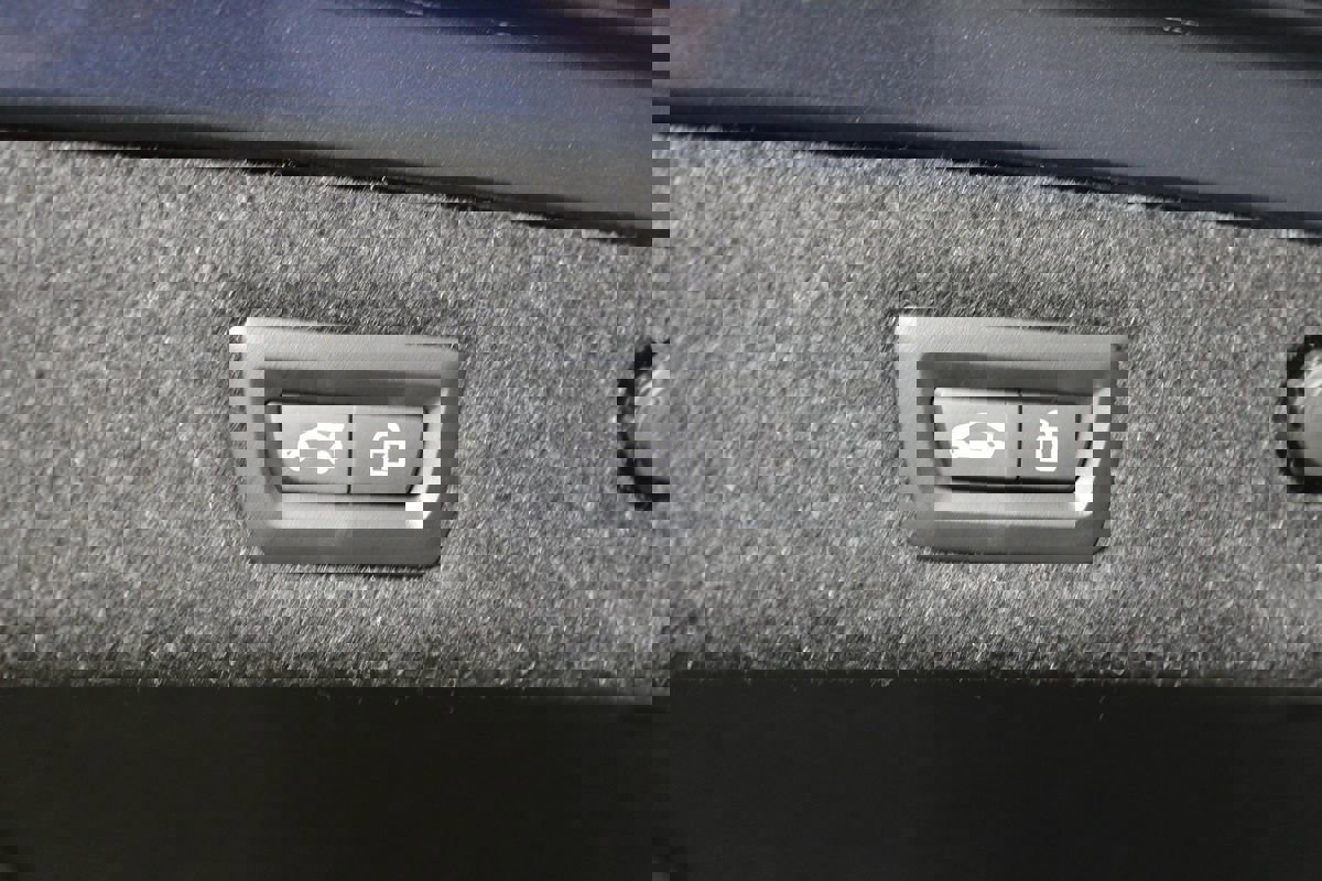 Used 2023 BMW 530e w/ M Sport Package image 47