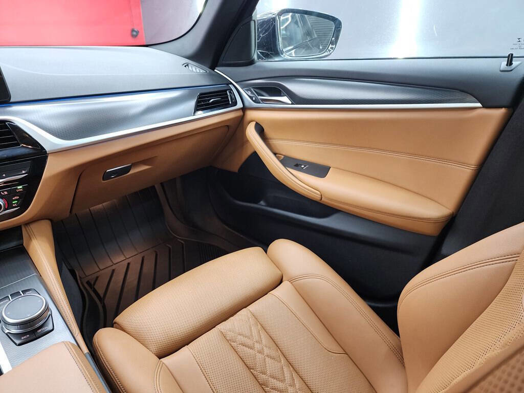 Used 2023 BMW 530e w/ M Sport Package image 16