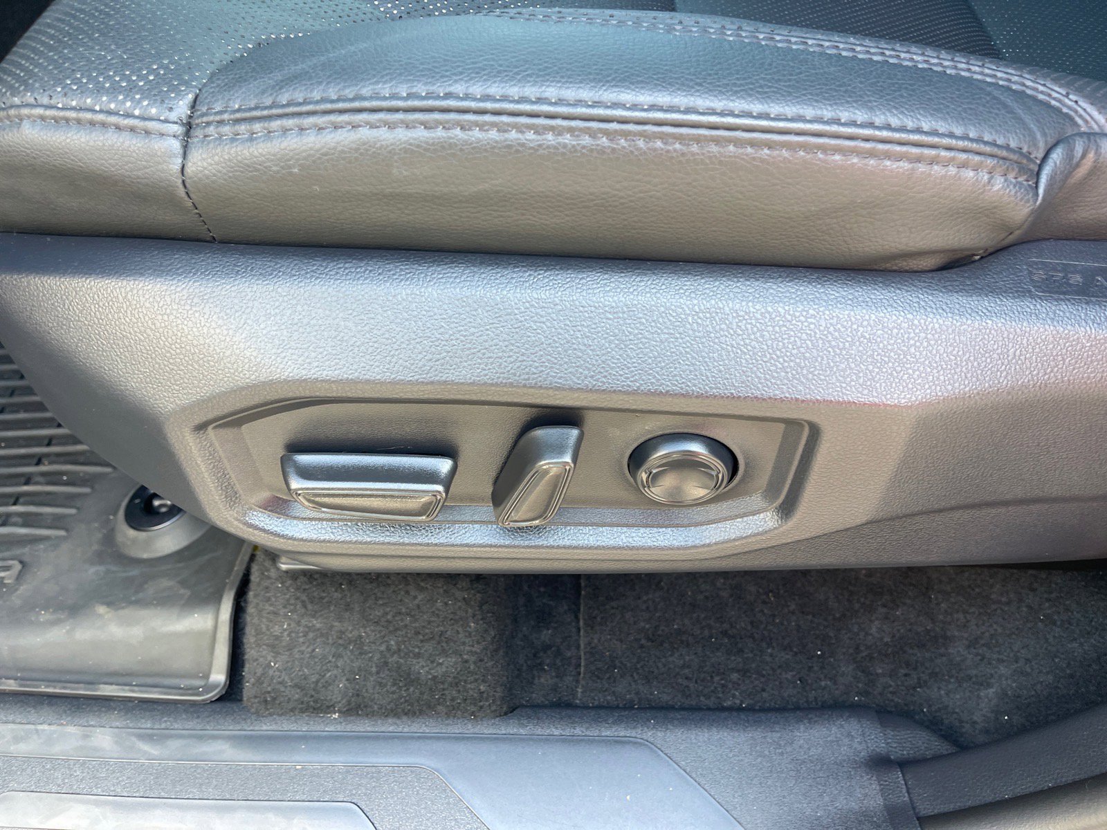 Used 2025 Toyota Tundra SR5 w/ SR5 Premium Package image 9