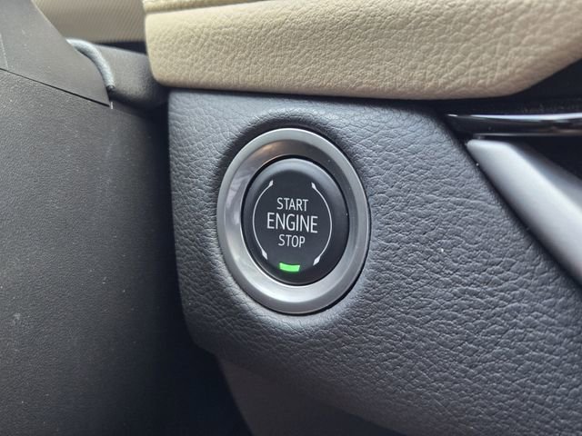 Used 2024 Cadillac XT4 Luxury w/ Cold Weather Package FWD image 23