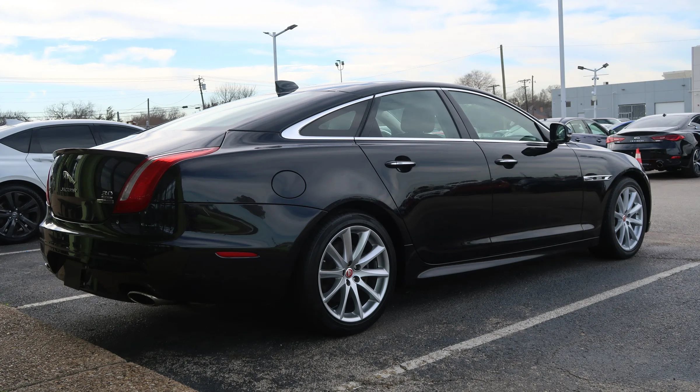 Used 2016 Jaguar XJ R-Sport AWD/4WD image 10