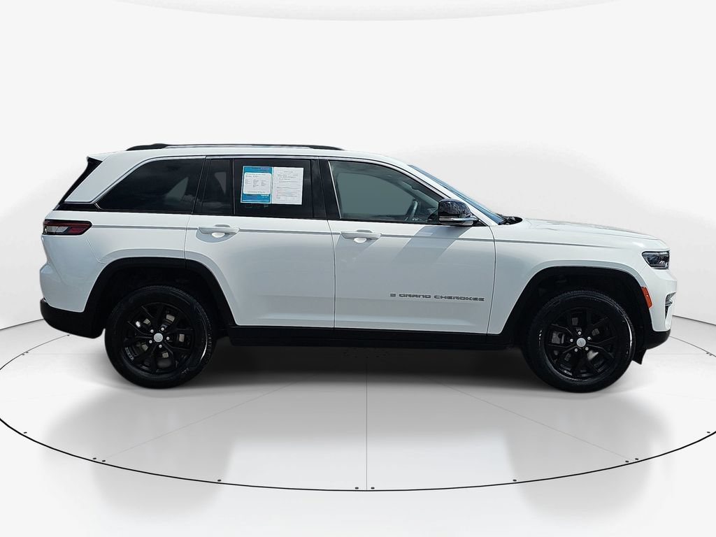 Used 2023 Jeep Grand Cherokee Limited AWD/4WD image 5