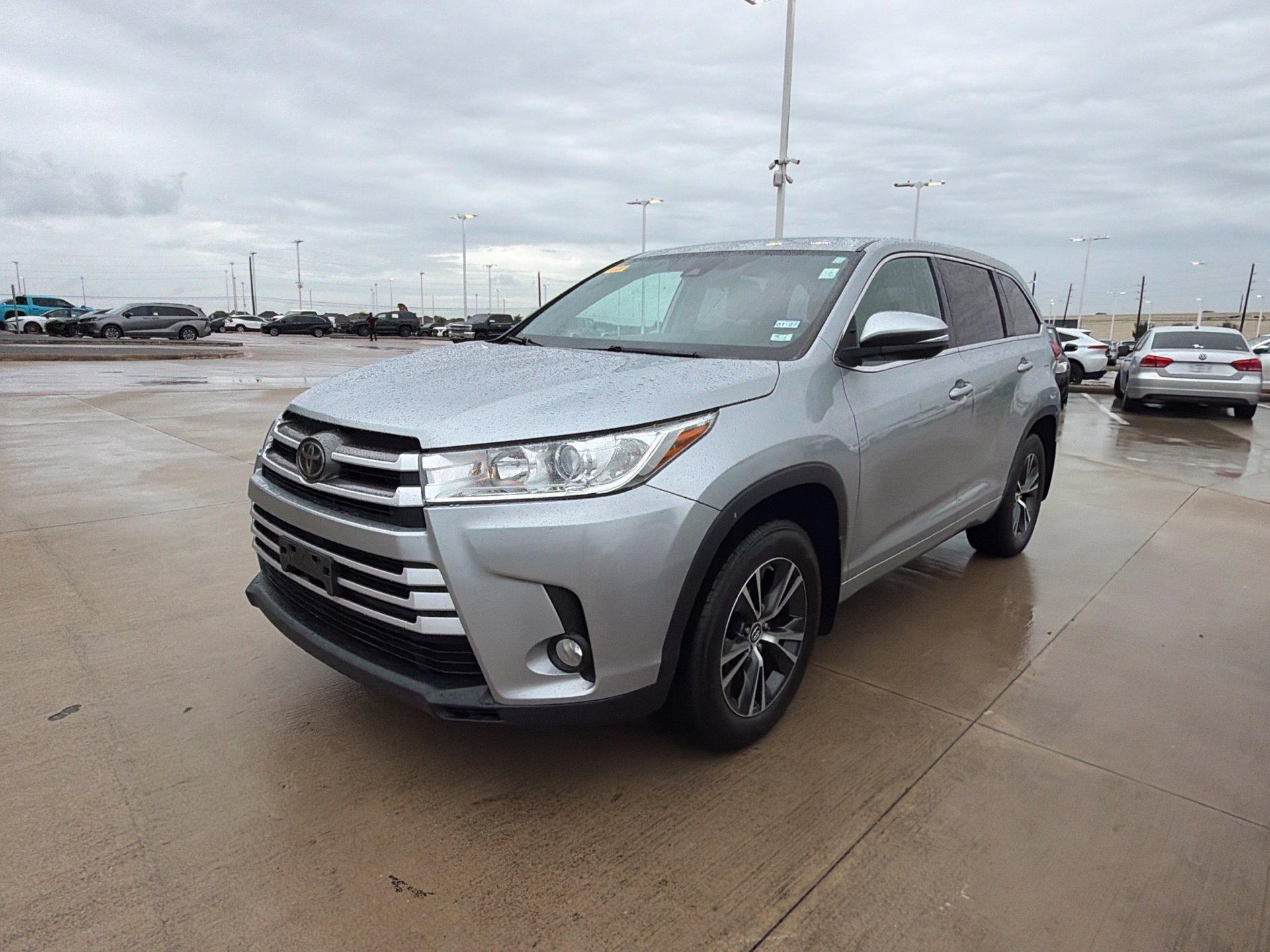 Used 2018 Toyota Highlander Plus AWD/4WD image 7