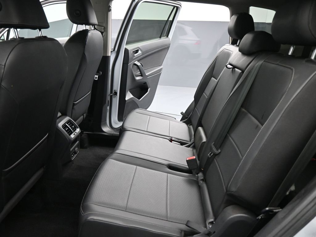 Used 2019 Volkswagen Tiguan SE w/ Panoramic Sunroof Package FWD image 18